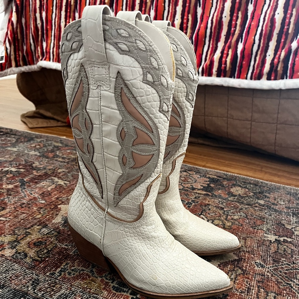 White and pink leather cowgirl boots size 6.5
